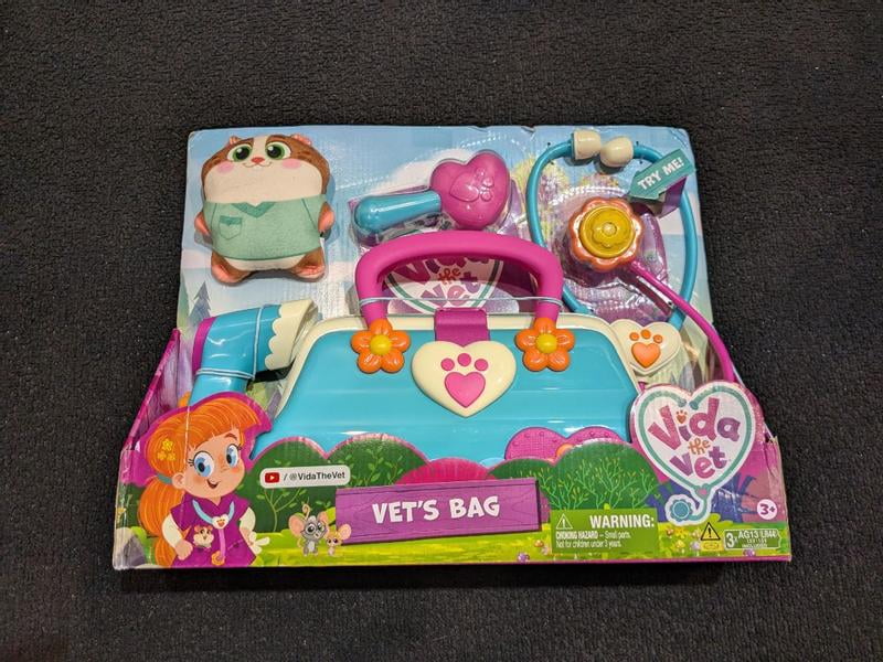 Vida The Vet, Sac vétérinaire avec 5 Accessoires de kit de médecin vétérinaire, 1 Jouet en Peluche Pop-Corn et décalcomanies, pour Jeux de Costumes, Jouets pour garçons et Filles A
