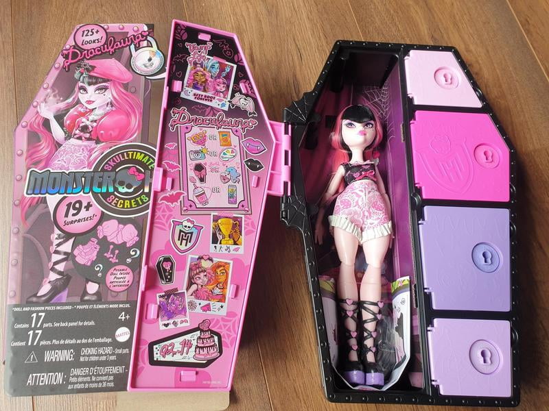 monster high doll and fashion set draculaura with dress-up locker Ghoul Doll, Closet Accessories & School Collection2T