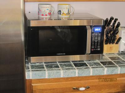 Farberware Black 1.6 Cu. ft. 1100-Watt Microwave Oven, Black Stainless  Steel, FMO16AHTBSD 
