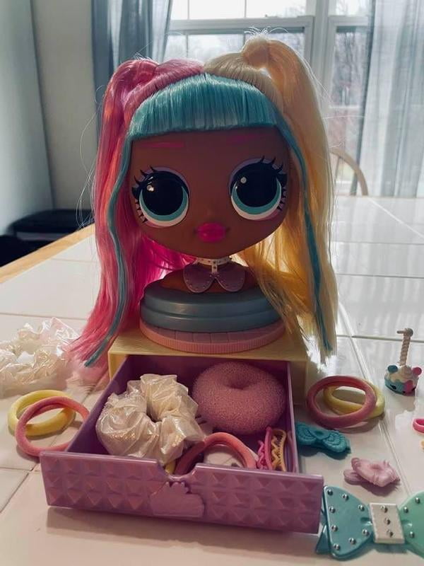 LOL Surprise OMG Styling Head Doll, Miss Independent with 30