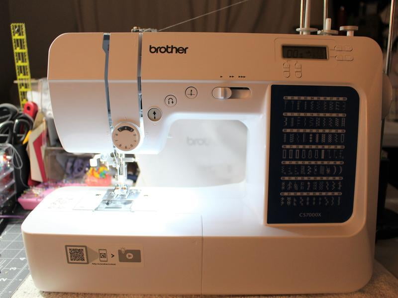 Brother CS7000X Computerized Electric Sewing Machine CS7000X - The Home  Depot