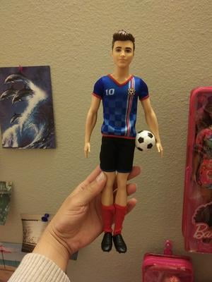 Barbie Poupée Ken Footballeur, Cheveux Courts, n° 10 | MATTEL