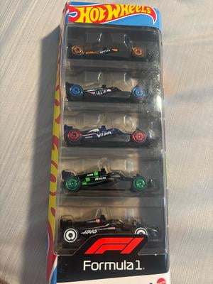 Hot Wheels 5-Pack Race Team, Set of 5 Formula 1-Themed 1:64 Scale