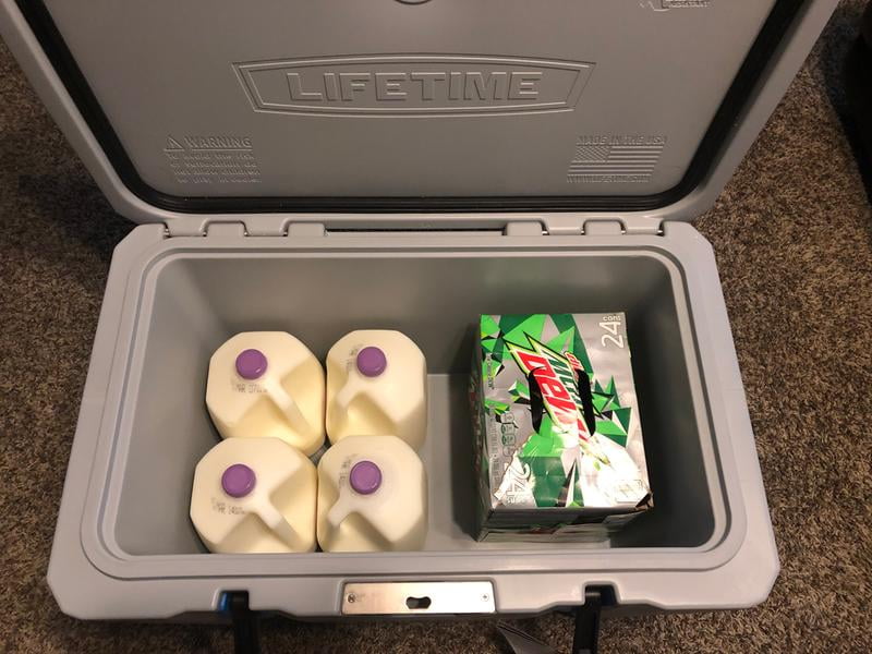 イーストリバーLifetime High Performance Cooler (77Quart)