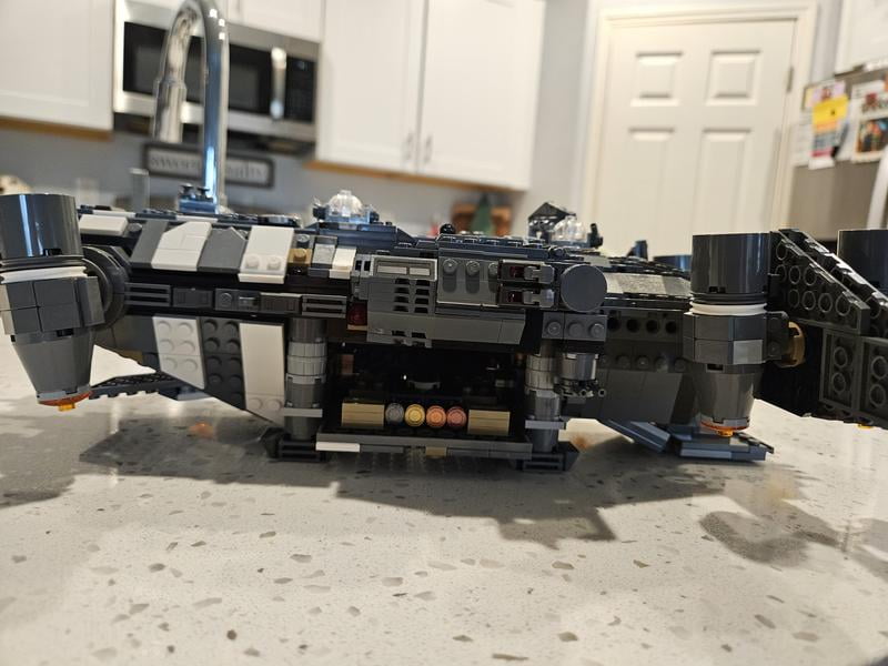 LEGO Star Wars: Skeleton Crew The Onyx Cinder Building Set LEGO Star Wars: Skeleton Crew The Onyx Cinder Building Set