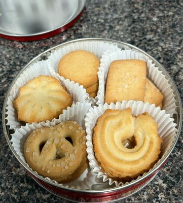 Great Value Danish Style Baked Cookie Tin, 4 oz - Walmart.com