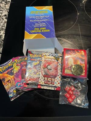 ポケモンカードゲーム CGC Select Hidden Treasures Mystery Box CCG Select | Hidden Treasures Mystery Box | 4 Booster Packs