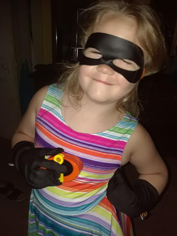 The Incredibles 2 Gear Set Kids Dress Up Mask Gloves /& Light Up Emblem