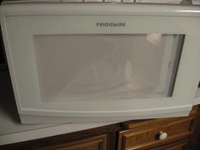 FFCE2238LW Frigidaire 2.2 Cu. Ft. Countertop Microwave WHITE