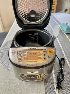 Zojirushi Induction 5.5 Cup Heating System Rice Cooker & Warmer NP