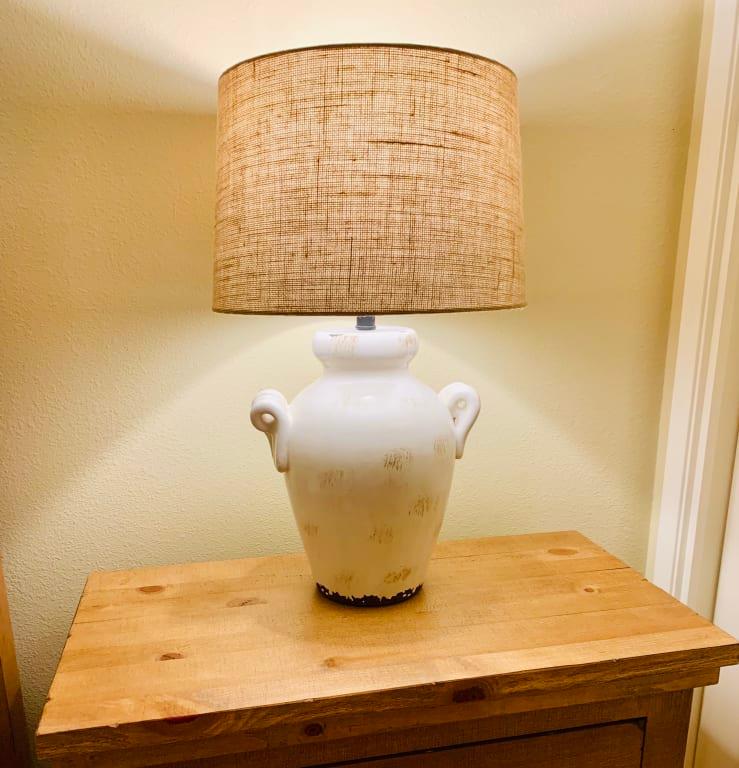 emelda table lamp