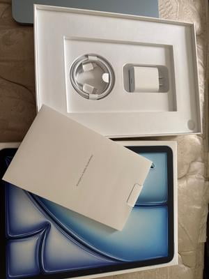 2026 11-inch iPad Air M4, Built for Apple Intelligence, Wi-Fi