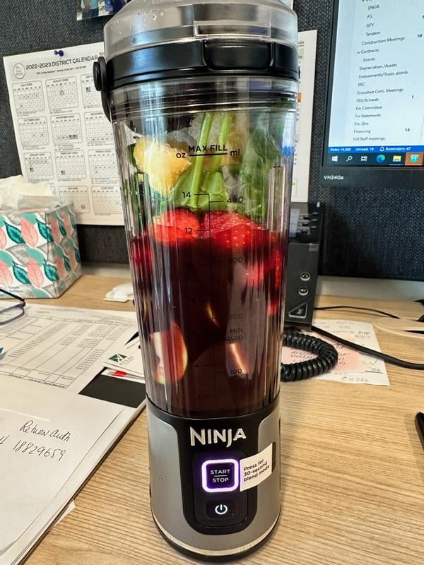 Ninja BLAST 2つのボトル付き Portable Blender Ninja Blast 18oz. Two LIDS AND VESSELS