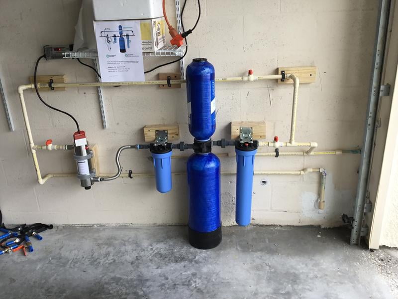Aquasana EQ-1000-BASE-AST Sistema de filtro de agua para toda la casa -  Alternativa suavizante de agua - Descalcificador sin sal, filtración de  agua