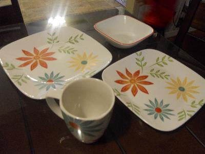Corelle® Studio Happy Days Dinnerware Set 16pc - Walmart.ca