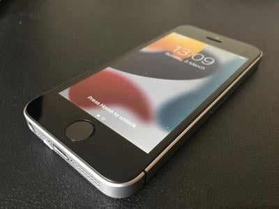 Pre-Owned Apple iPhone SE (1st generation) - Carrier Unlocked - 32