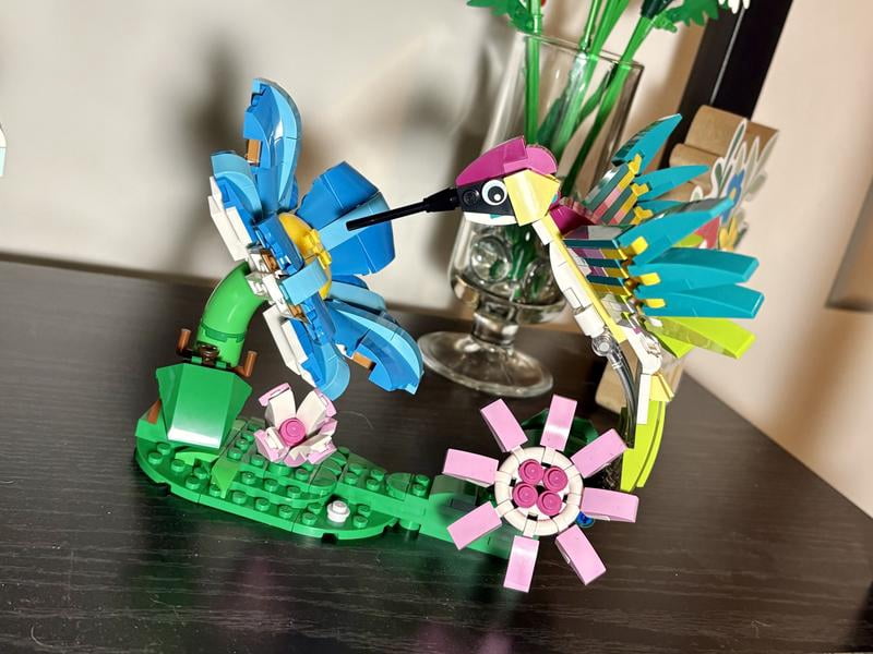 LEGO Creator 3 in1 Wild Animals: Colorful Hummingbird (312 Pieces)