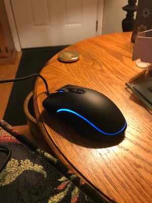 onn. Gaming Mouse with RGB Lighting and 7 Programmable Buttons, Adjustable  DPI from 200-7200, 6ft Cable 