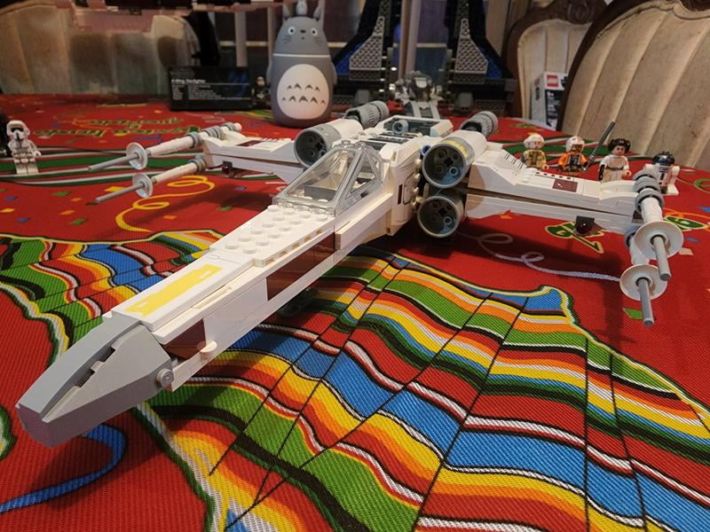 Set LEGO Star Wars TM Caza X-wing de Luke Skywalker 75301