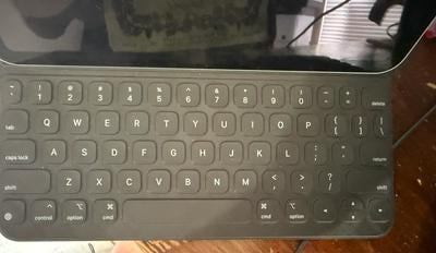 Apple Smart Keyboard Folio (for 11-inch iPad Pro - 1st or 2nd