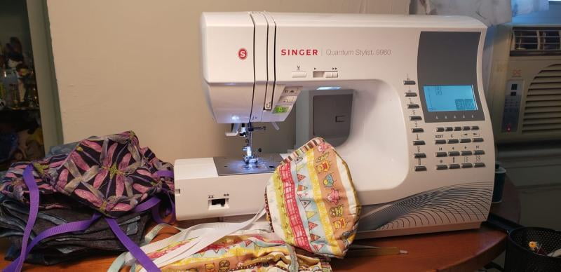 Singer Quantum Stylist 9960 Sewing Machine with Auto thread cutter -  includes extension table and hard cover