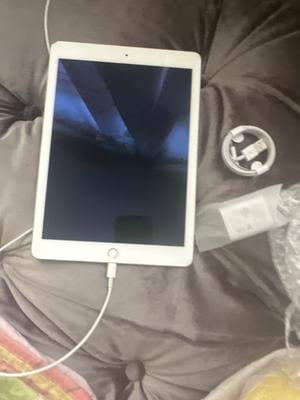 Free Shipping! Pre-Owned Apple iPad Air 2nd Generation 64 GB Wifi+