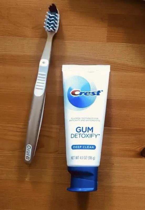 Crest Pro-Health Gum Detoxify and Restore Toothpaste, 2.6 oz, 2