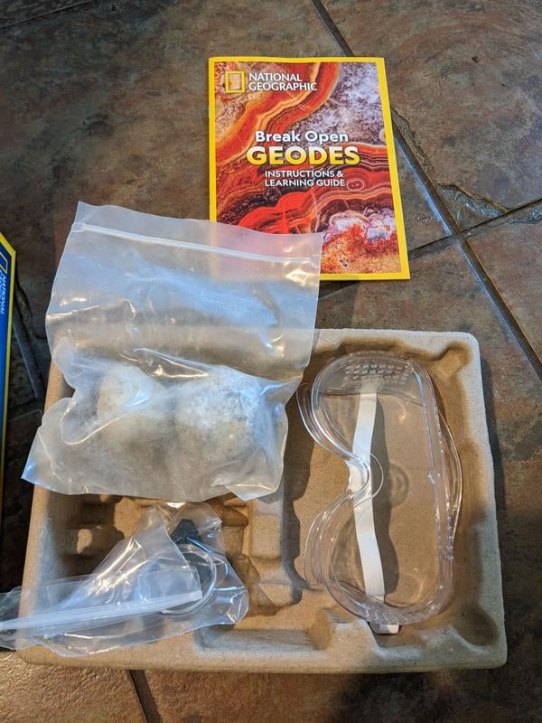 Bandai National Geographic – Kit Géodes à Casser – 2 Géodes, Loupe, Masque, Présentoir – Jeu Scientifique STEM Dès 6 Ans