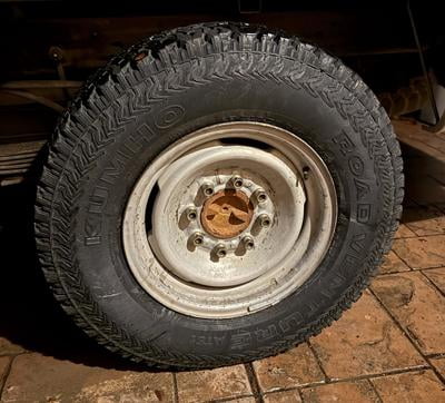 Kumho Road Venture AT51 All-Terrain Tire - 265/70R16 112T