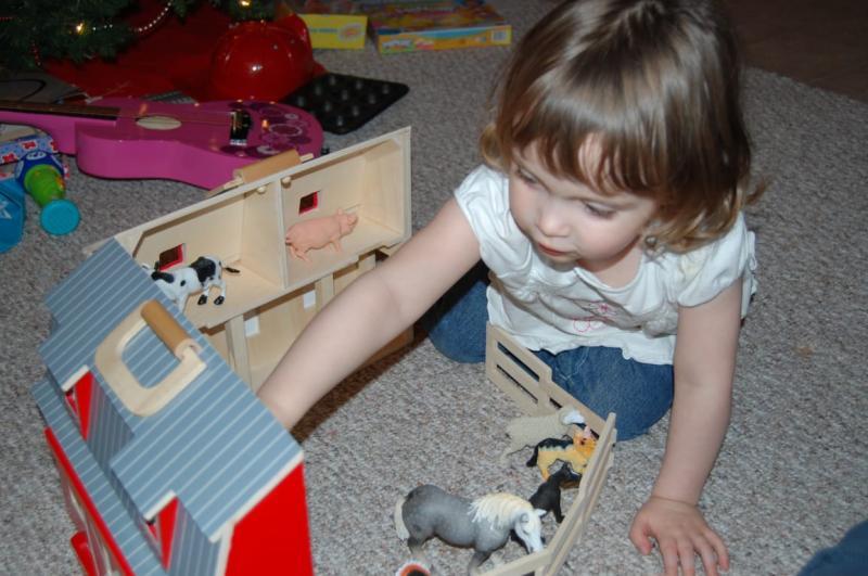 Melissa & Doug: Fold & Go Barn with 7 Animal Figures - Toy Farmers
