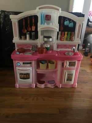 Step2 Fun With Friends Kitchen Pink Kitchen Play Set Walmart Com Walmart Com