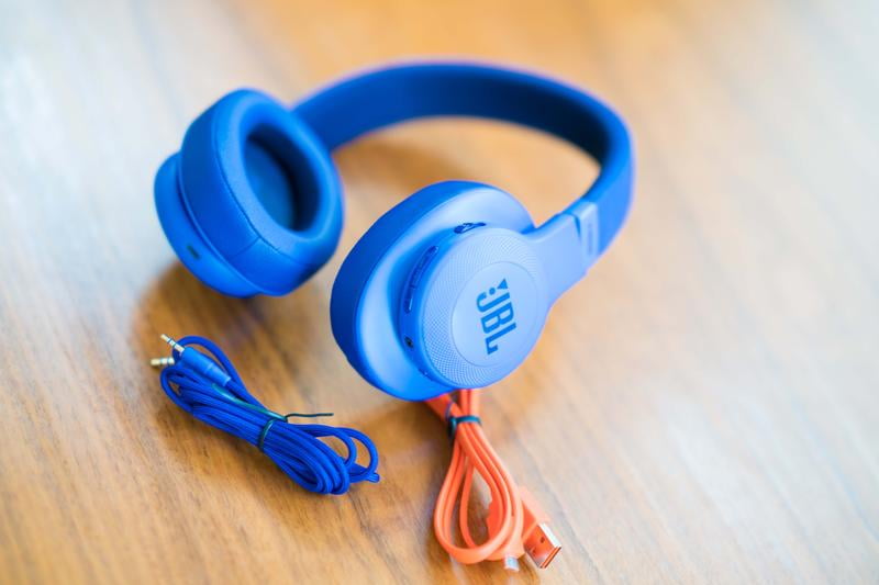 JBL E45BT – Casque audio supra-auriculaire – Polyvalent et confortable –  Écouteurs Bluetooth pliables avec câble détachable – Autonomie jusqu'à 16  hrs