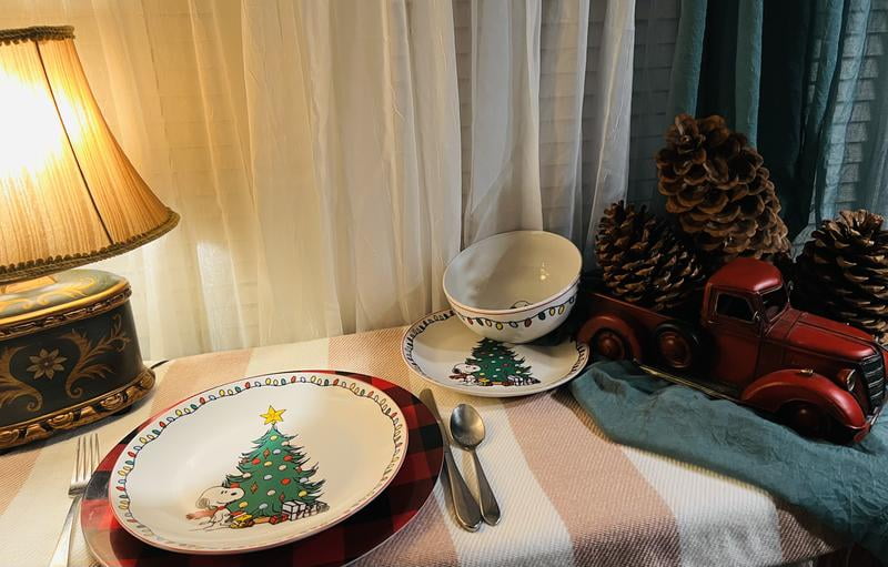 Peanuts 18-Piece Holiday Ceramic Dinnerware Set - Samsclub.com