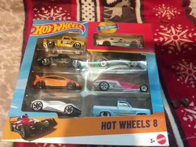 Hot Wheels 8台詰め合わせパック Hot Wheels Realistic Basic Toy Cars & Trucks Set for Kids, 8