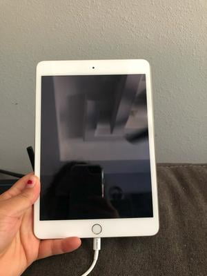 Restored 2014 Apple iPad mini Wi Fi 64 GB Gold (3rd Generation