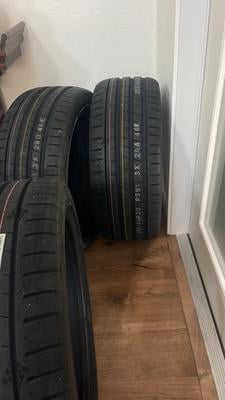 Kumho Ecsta PS91 Ultra-High-Performance 255/40ZR20 101Y XL, Warm