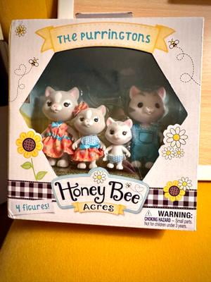Honey Bee Acres Purringtons Cat Family – Includes 4