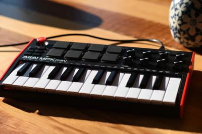 AKAI Professional, MIDI Controller, MPK Mini MK3, 25 Key USB