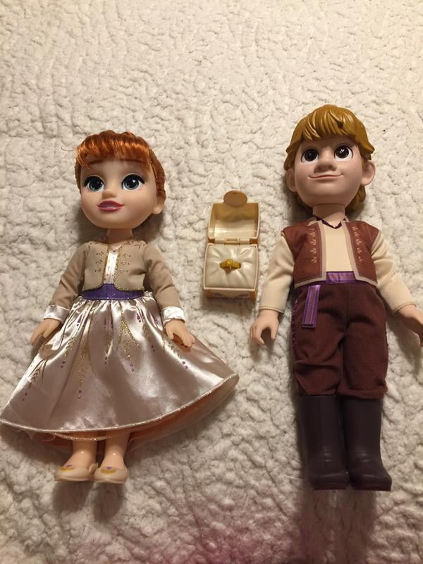 Features Authentic Film Details & Design For Ages 3+ Comes with Ring & Ring Box Disney Frozen 2 Anna & Kristoff Dolls Proposal Gift Set 