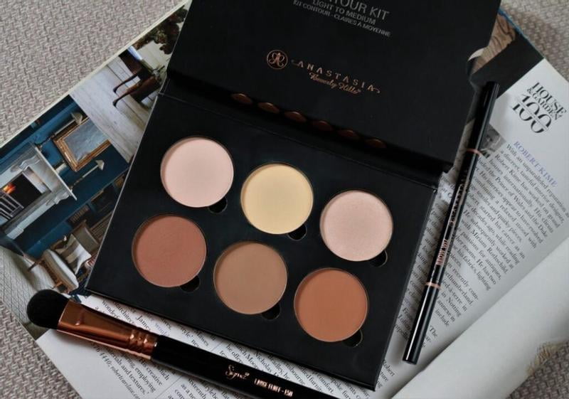 Anastasia Beverly Hills All-in-One Contour Kit, Light to