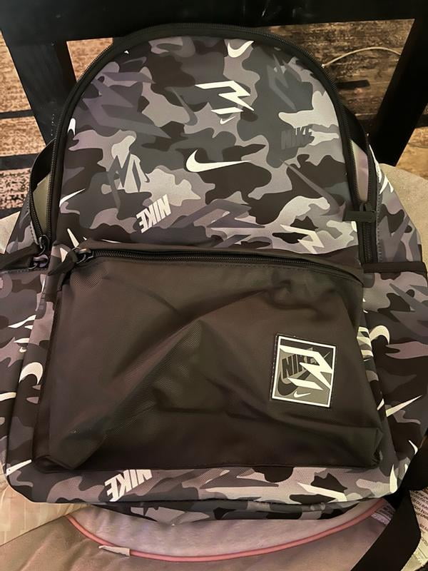 nike backpack military Brasilia Extra Large Dark Grey Camo Training The Nike Utility Elite Backpack keeps your gear handy Blend in. Stand out.