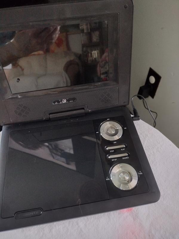 GPX 9-Inch Portable DVD Player with Swivel Screen, PD901B, Black