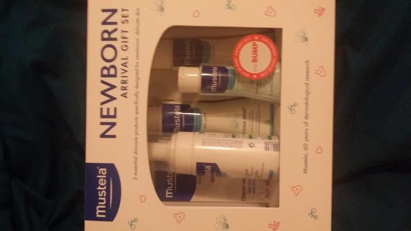 Mustela Newborn Arrival Gift Set Baby Bath Time and Skin Care Essentials 5  Items