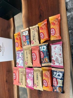 Japanese Kit Kat 16 pcs HYZ01 TONOSAMA selection, ALL DIFFERENT