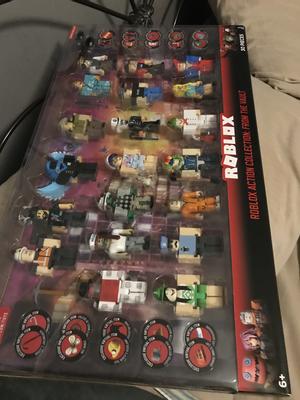 Roblox Action Collection From The Vault 20 Figure Pack Includes 20 Exclusive Virtual Items Walmart Com Walmart Com - sapphire roblox toy faces