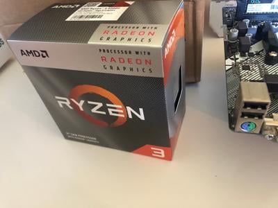 AMD Ryzen 3 3200G 4-Core 4.0 GHz AM4 Processor with Radeon Vega 8 
