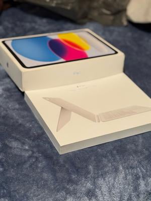 Apple, Magic Keyboard Folio, iPad A16 10th Gen, White - Walmart.com