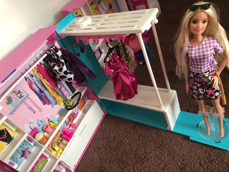Barbie Dream Closet Playset With 30 Clothes And Accessories, Mirror And  Desk
