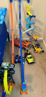 Hot Wheels Track Builder Stunt Vertical Launch Kit, 50-in Tall