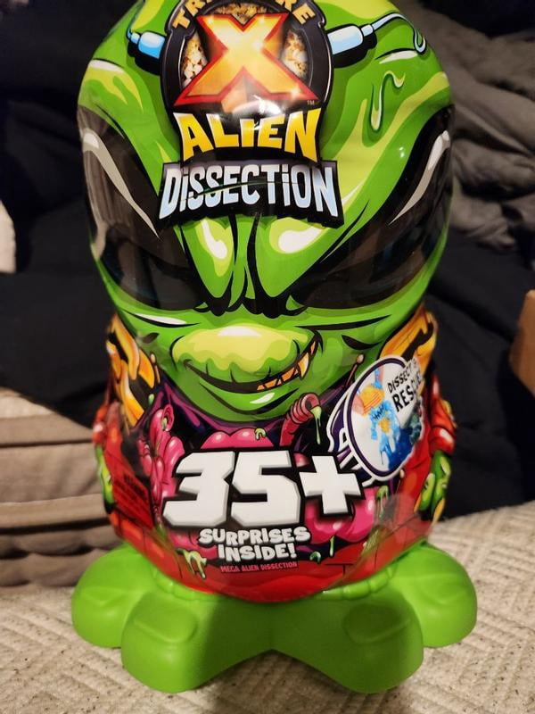 Treasure X Mega Alien Dissection Playset includes 35+ surprises